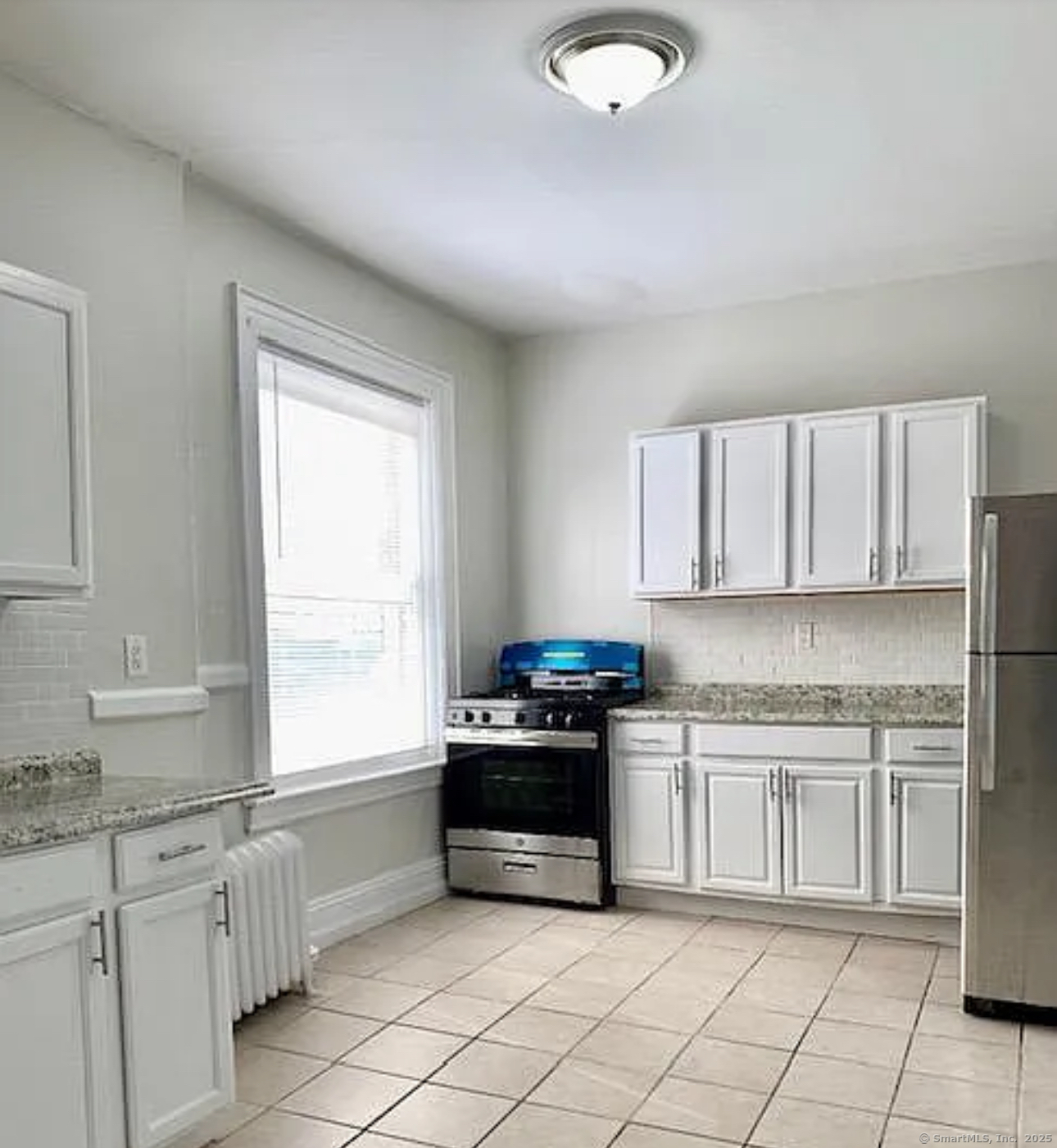 Rental Property at Fairfield Avenue F6, Bridgeport, Connecticut - Bedrooms: 1 
Bathrooms: 1 
Rooms: 4  - $1,575 MO.