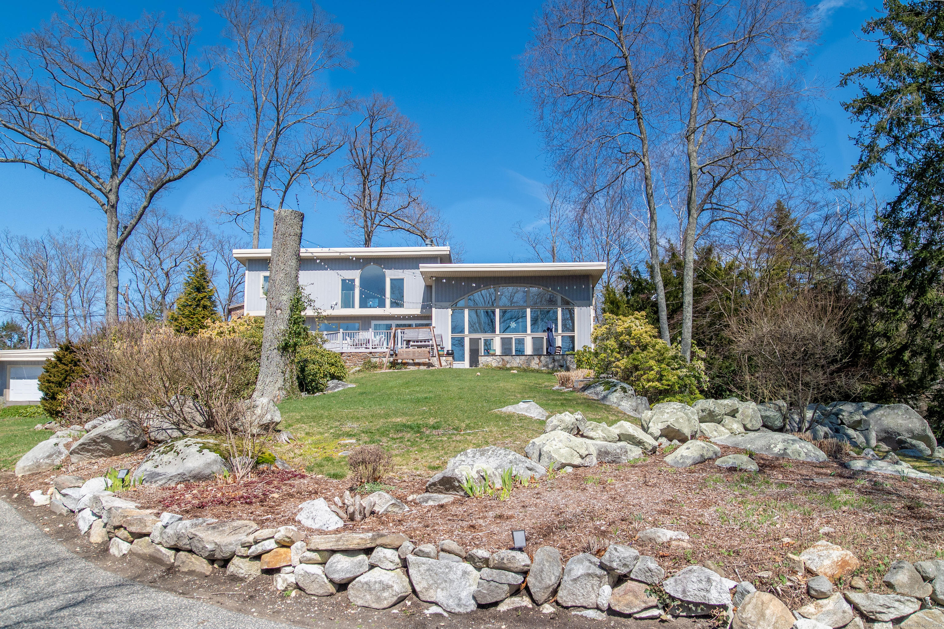 10 Oak Point Club, New Milford, Connecticut - 4 Bedrooms  
4 Bathrooms  
9 Rooms - 