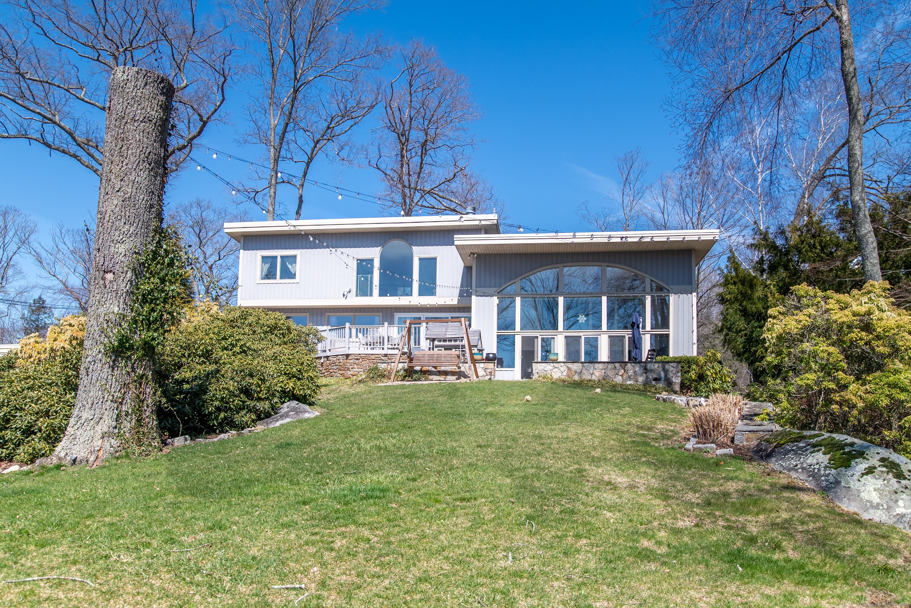 10 Oak Point Club, New Milford, Connecticut - 4 Bedrooms  
4 Bathrooms  
9 Rooms - 