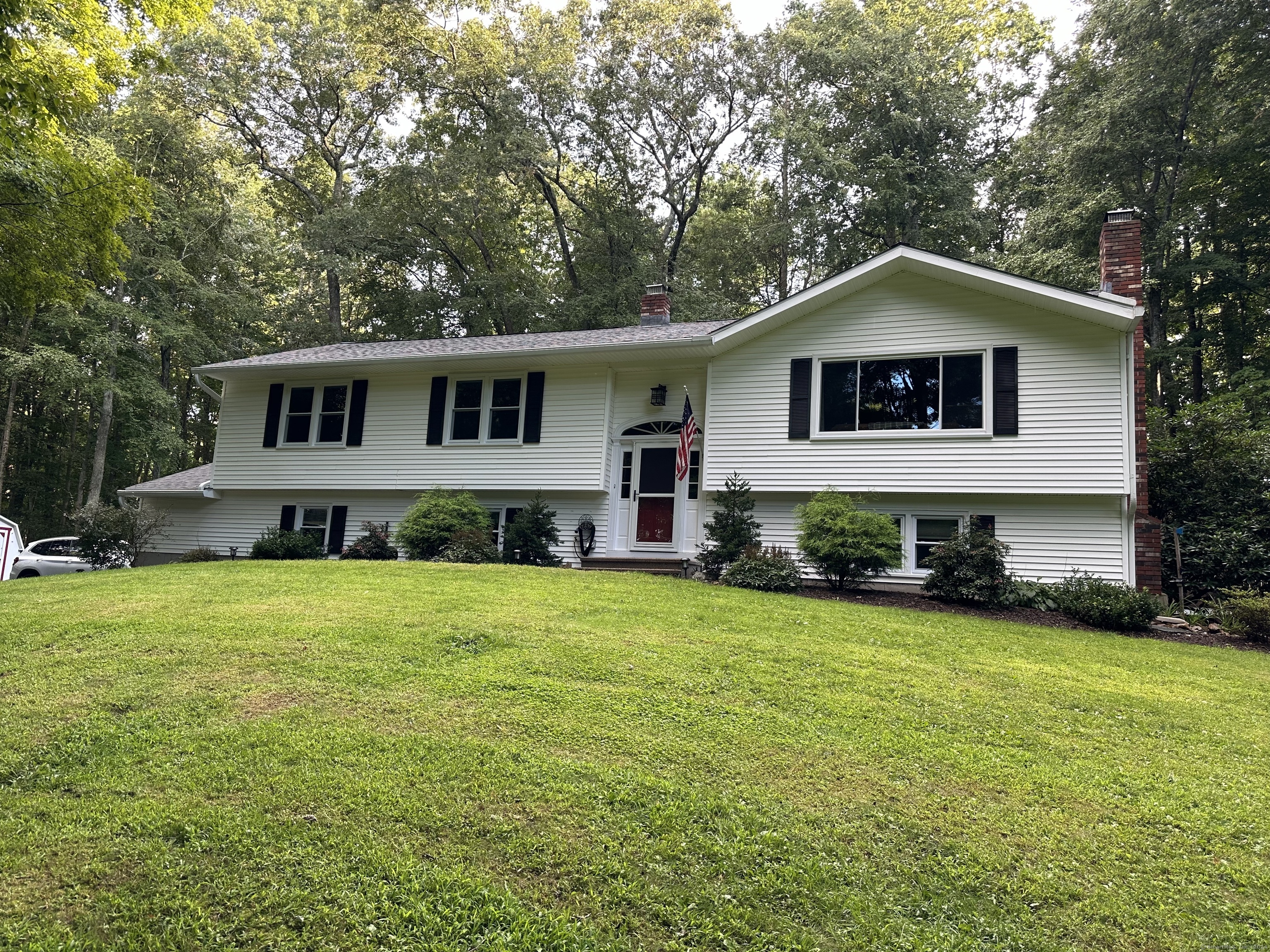 54 Beecher Drive, Southbury, Connecticut - 3 Bedrooms  
3 Bathrooms  
6 Rooms - 