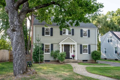 Photo of 5 Farnham Road, West Hartford, CT 06119 (MLS # 24123613)