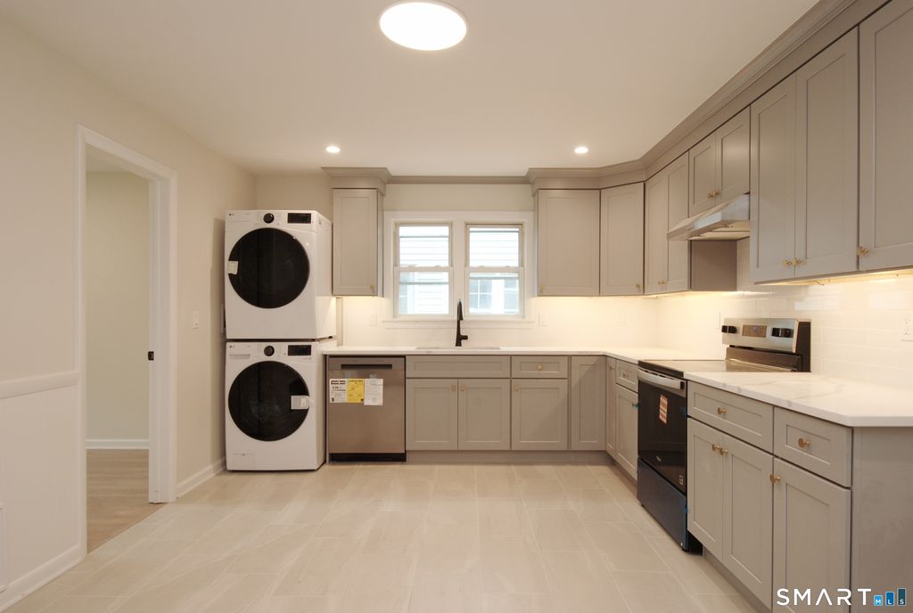Photo of 306 Courtland Avenue #2, Stamford, CT 06906 (MLS # 24178965)