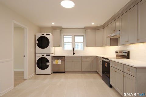 Multifamily For Rent - 306 Courtland Avenue #2<br/> Stamford, CT 06906
