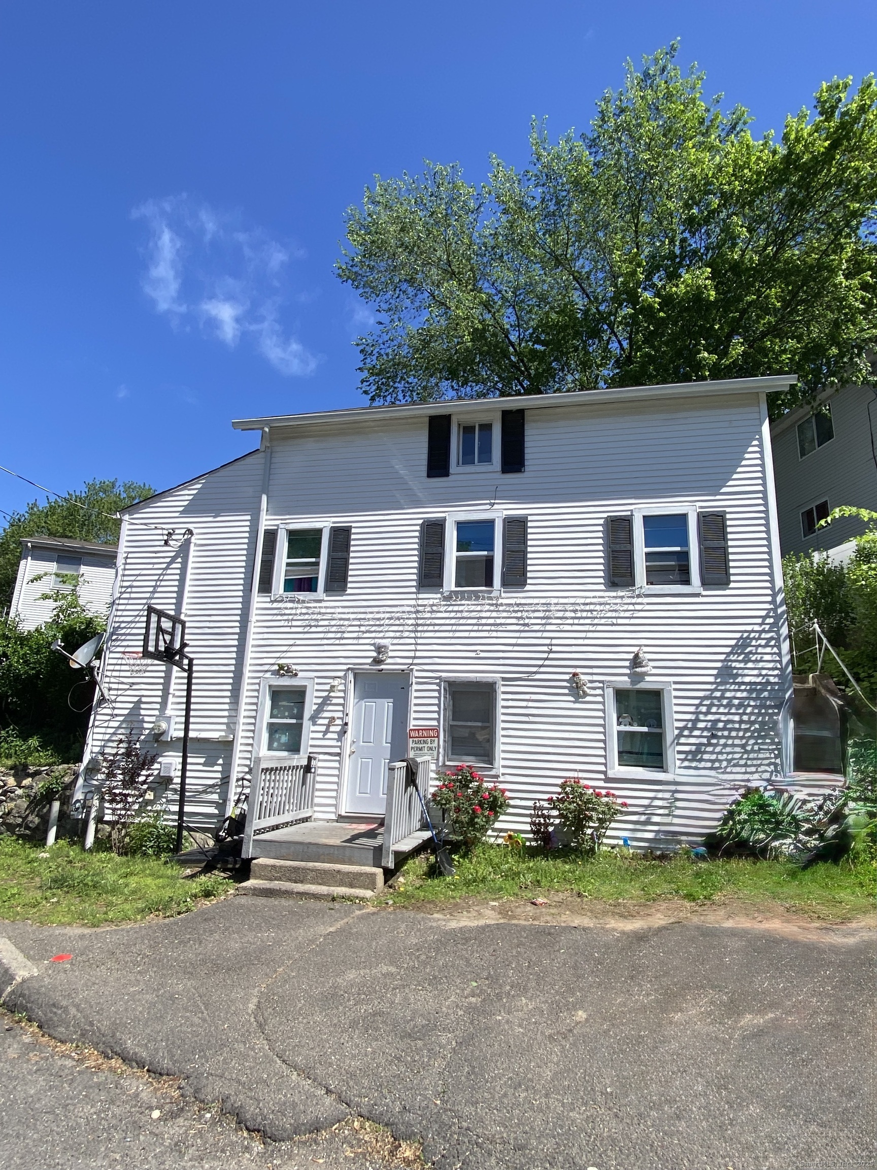 Property for Sale at Oak Street, Derby, Connecticut - Bedrooms: 5 
Bathrooms: 1 
Rooms: 9  - $319,000