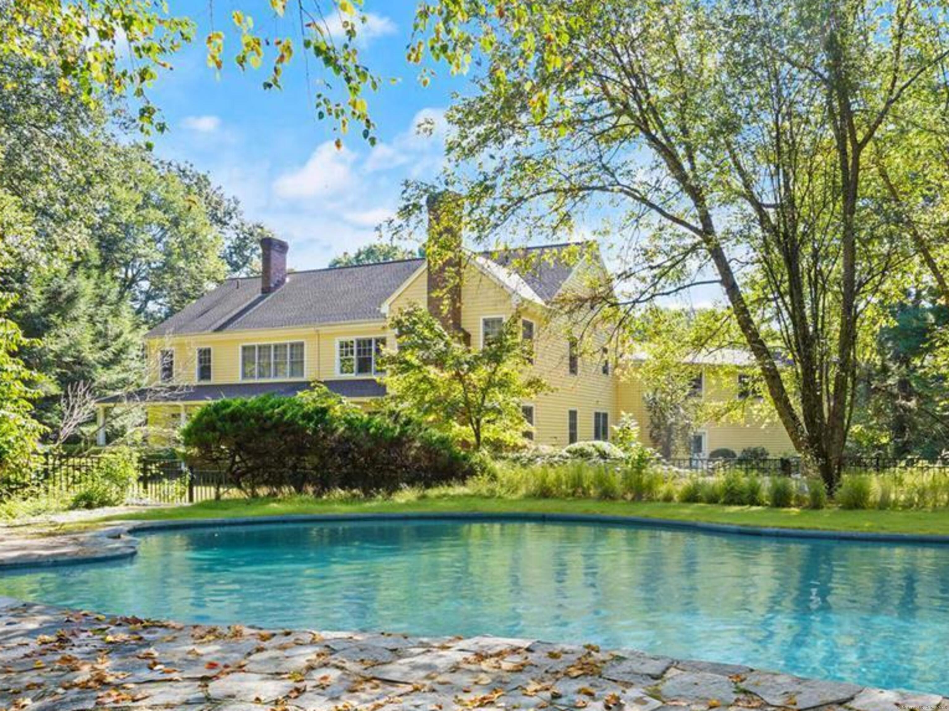 4 Lyons Plain Road