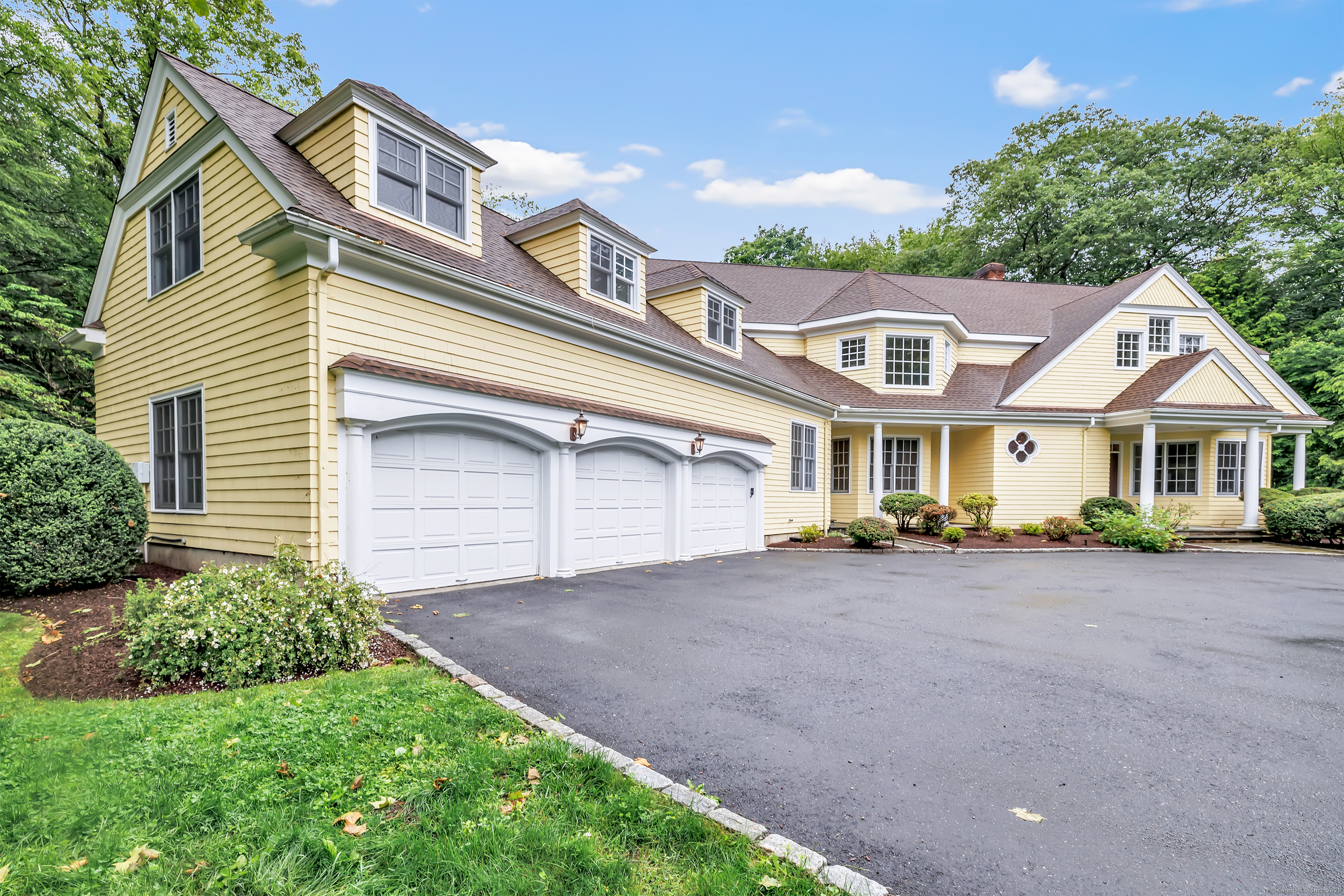 4 Lyons Plain Road