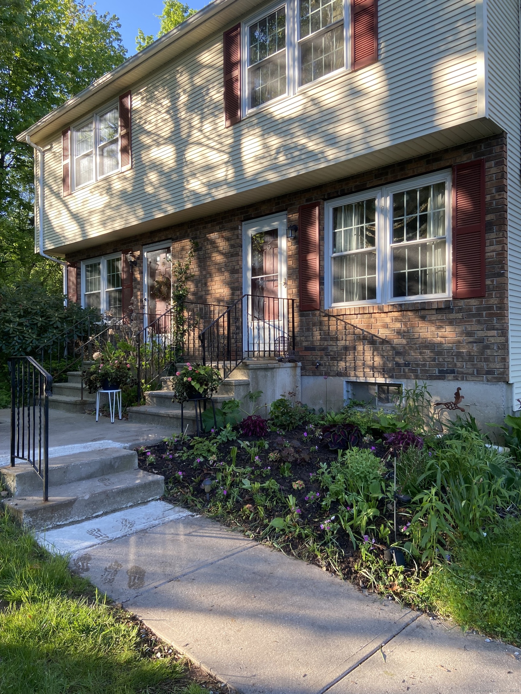 Countryside Lane 5, Middletown, Connecticut - 2 Bedrooms  
2 Bathrooms  
5 Rooms - 