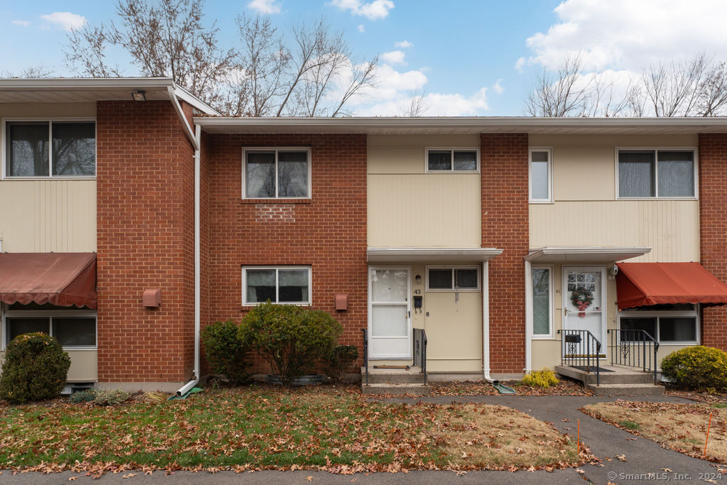 43 Centerbrook Road, Hamden, Connecticut - 3 Bedrooms  
2 Bathrooms  
6 Rooms - 