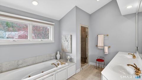 Tiny photo for 4 Thistle Hollow #4, Avon, CT 06001 (MLS # 24165297)