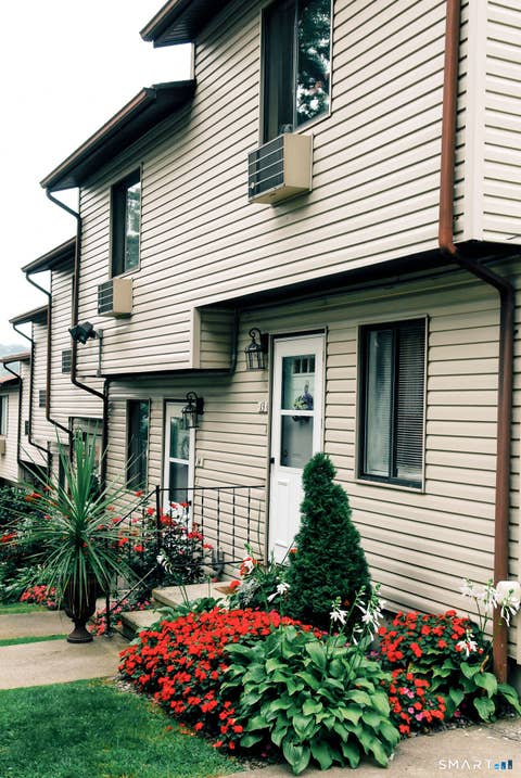 Condo For Rent - 13 Santangelo Terrace #13<br/> New Haven County, Derby, CT 06418
