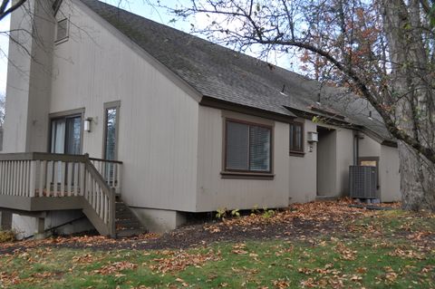 Photo of 29 Crocus Lane #29, Avon, CT 06001 (MLS # 24139472)