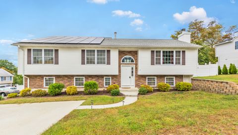 Photo of 4 Wintergreen Lane, Naugatuck, CT 06770 (MLS # 24147089)