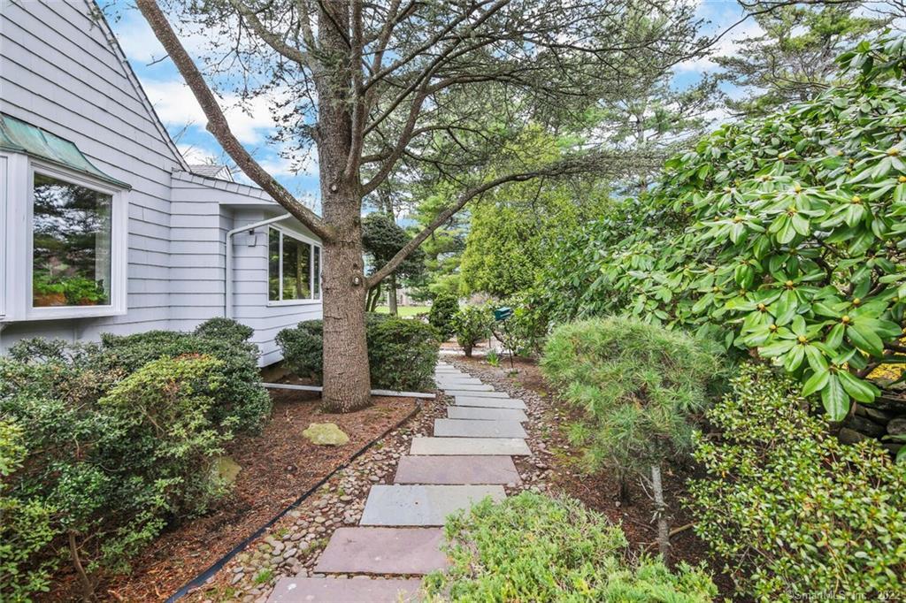 76 Tomac Avenue