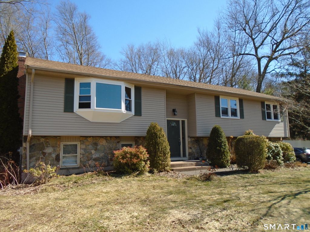 Photo of 335 Grissom Road, Manchester, CT 06042 (MLS # 24159142)