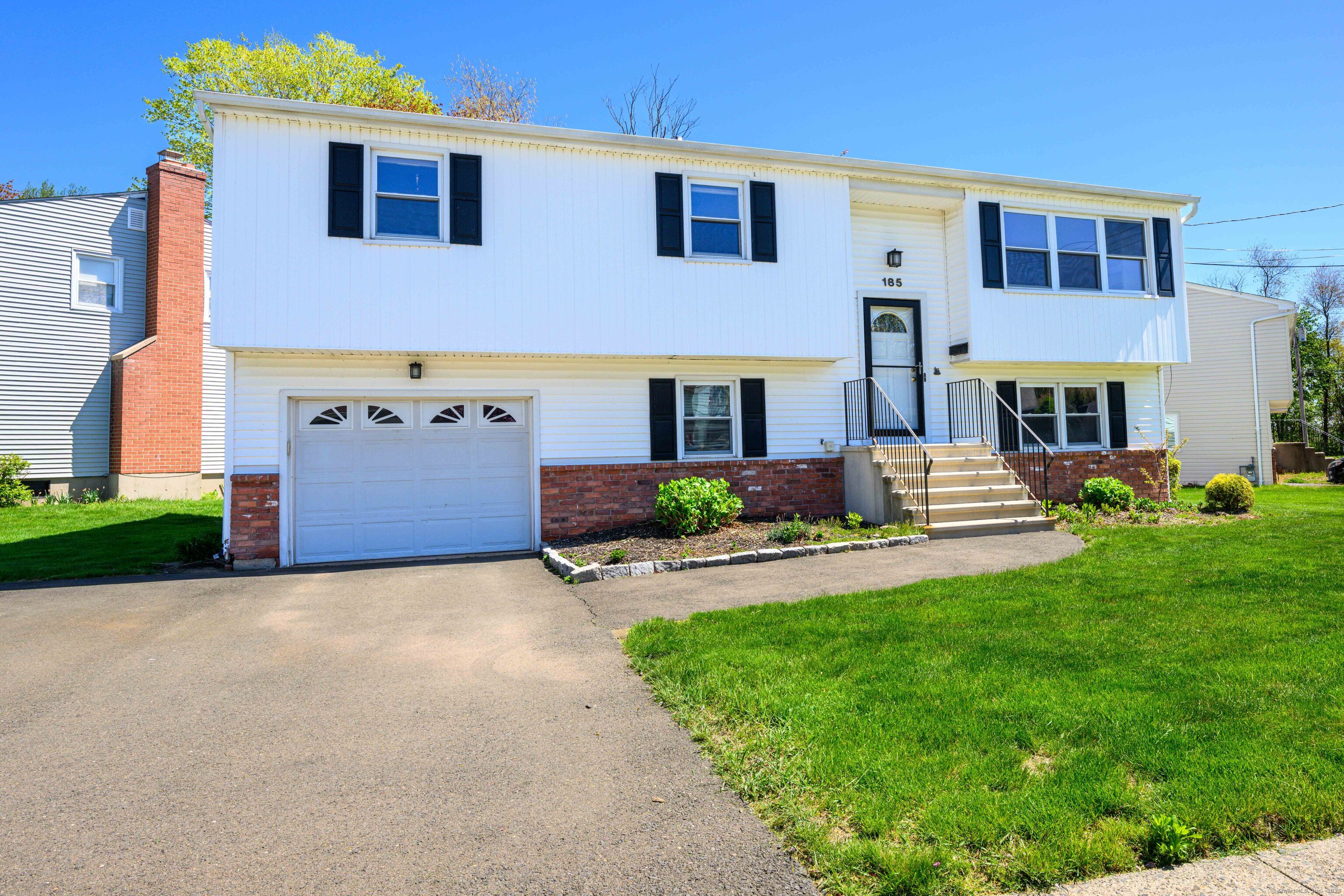 Property for Sale at Daniel Road, Hamden, Connecticut - Bedrooms: 3 
Bathrooms: 2 
Rooms: 7  - $335,000