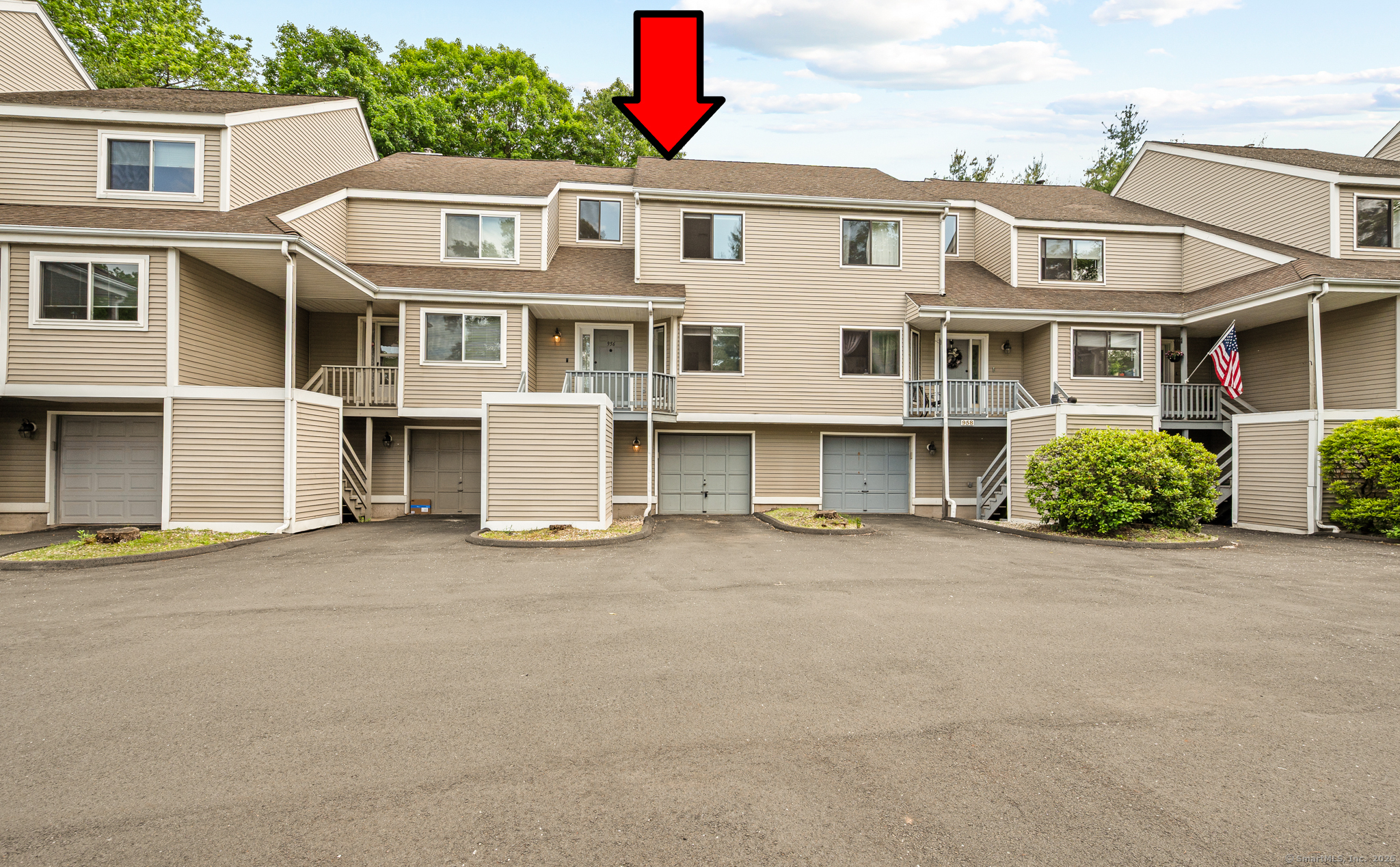 Property for Sale at S Main Street 956, Middletown, Connecticut - Bedrooms: 2 
Bathrooms: 2 
Rooms: 5  - $319,900