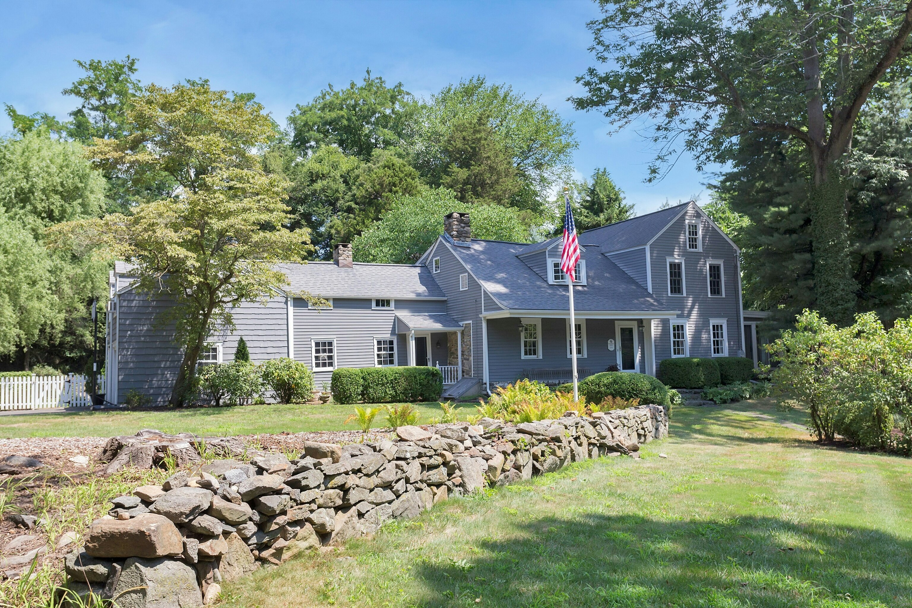 Property for Sale at 64 Old Kings Highway, Darien, Connecticut - Bedrooms: 5 
Bathrooms: 3.5 
Rooms: 11  - $1,375,000