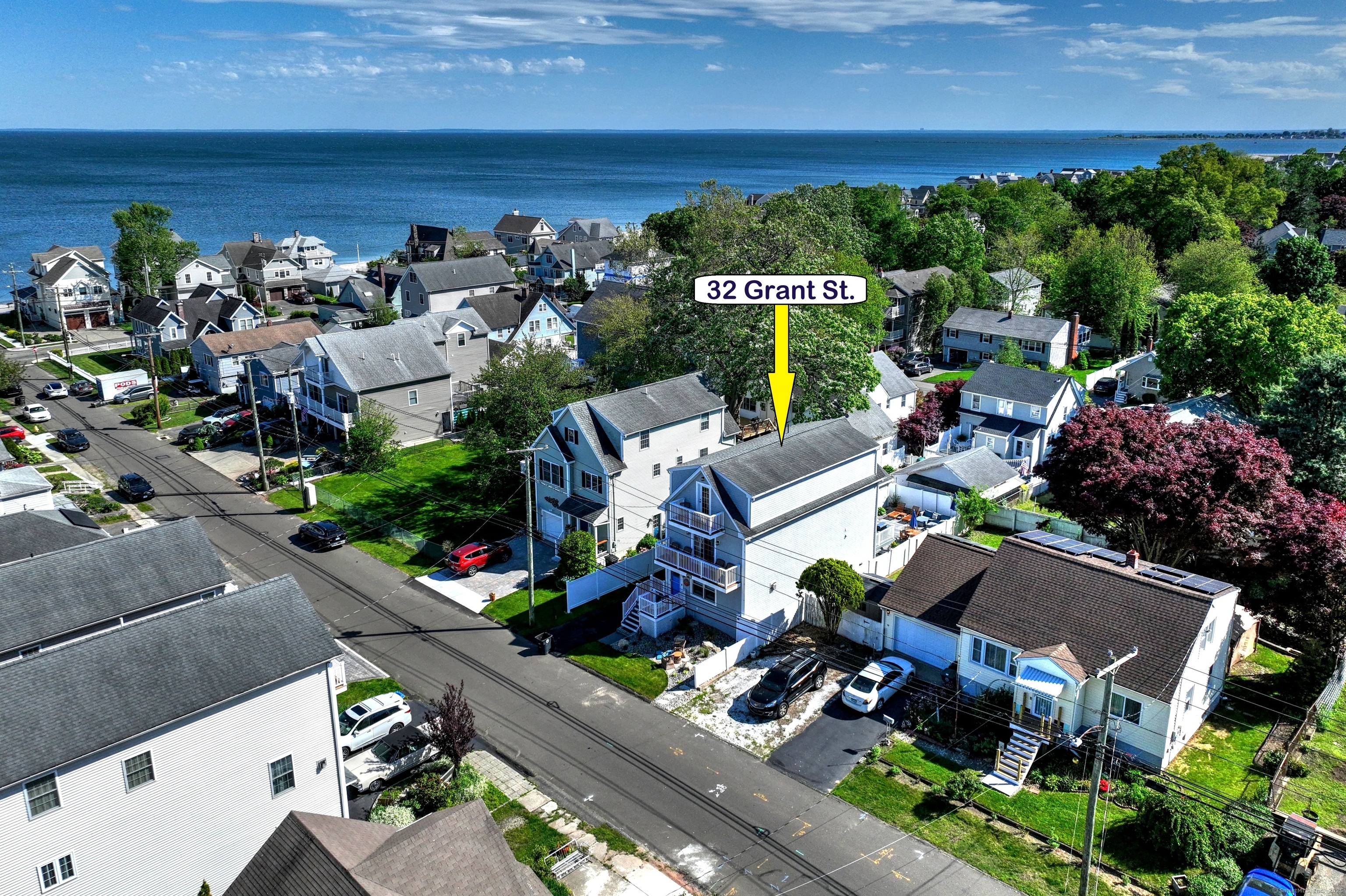 Grant Street, Milford, Connecticut - 4 Bedrooms  
4 Bathrooms  
7 Rooms - 