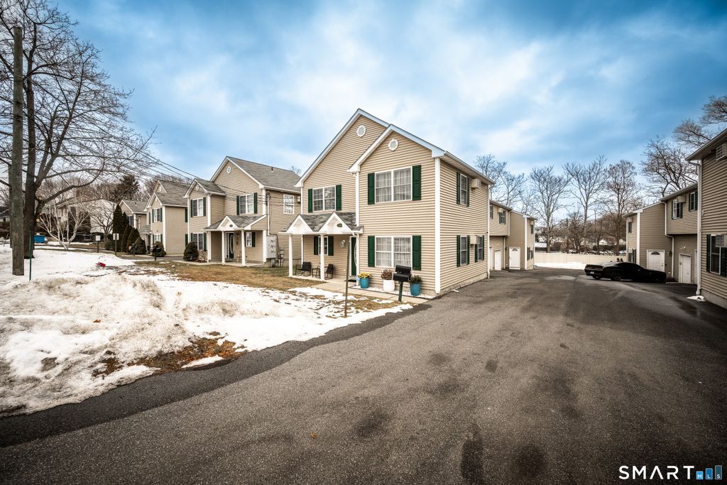 Photo of 65 Sheridan Street #APT 11, Danbury, CT 06810 (MLS # 24148484)