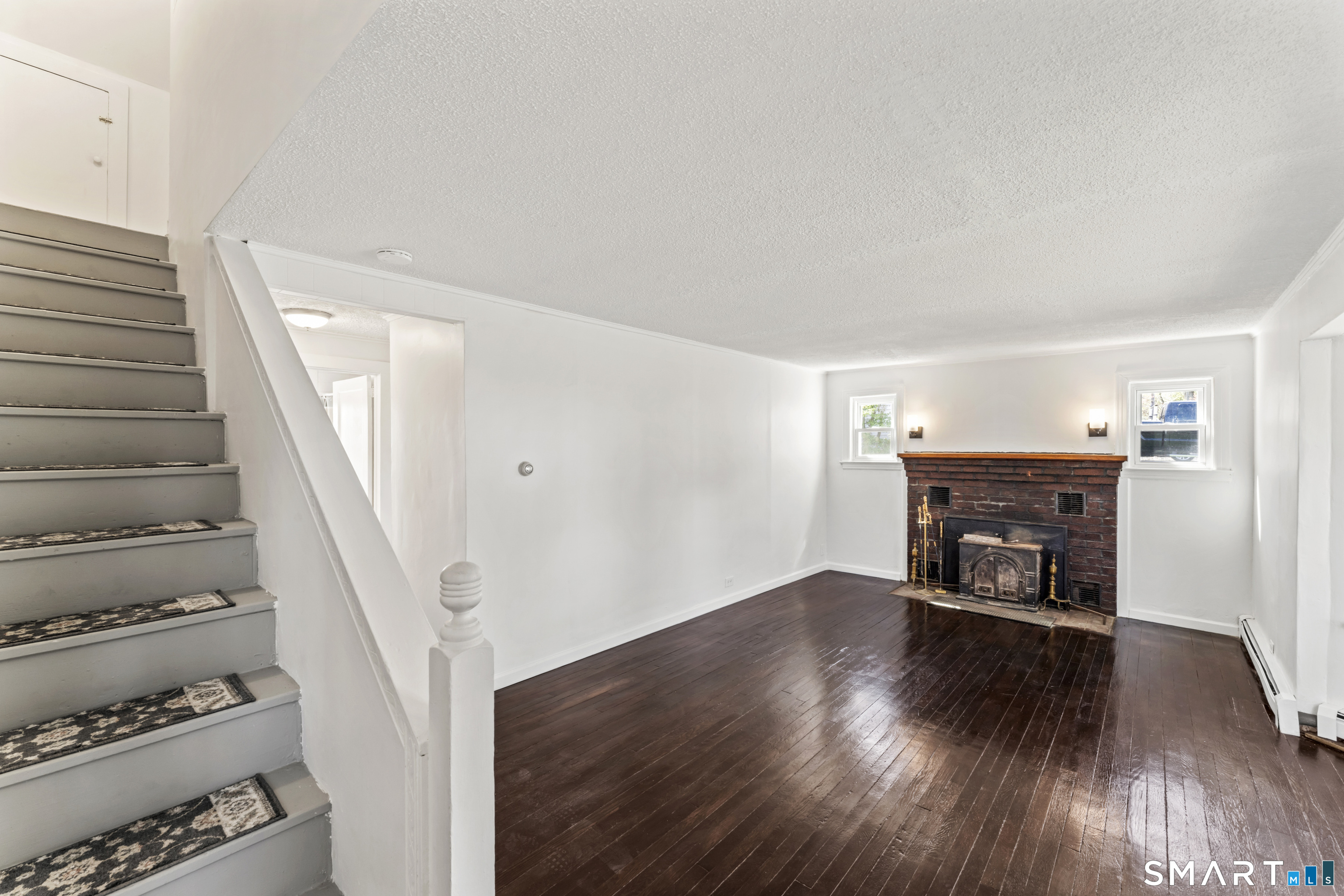 2 Manhassett Trail