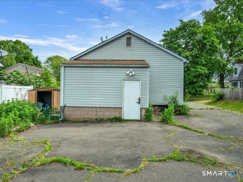61 Maple Avenue