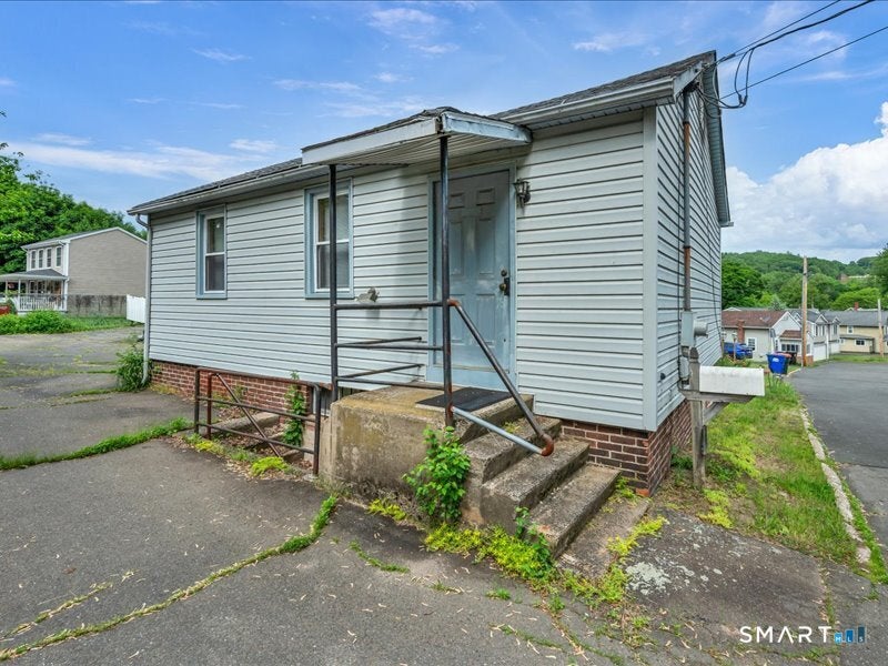61 Maple Avenue