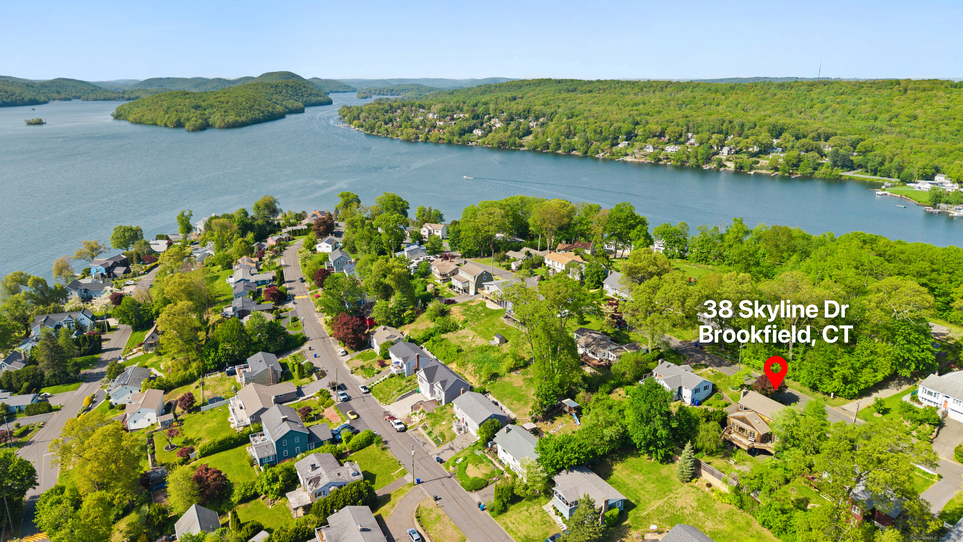 Property for Sale at Skyline Drive, Brookfield, Connecticut - Bedrooms: 4 
Bathrooms: 2 
Rooms: 7  - $675,000