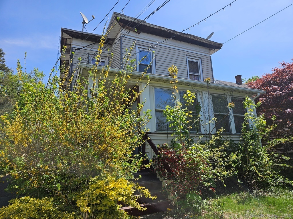 Property for Sale at Walnut Street, Middletown, Connecticut - Bedrooms: 4 
Bathrooms: 2 
Rooms: 11  - $199,900