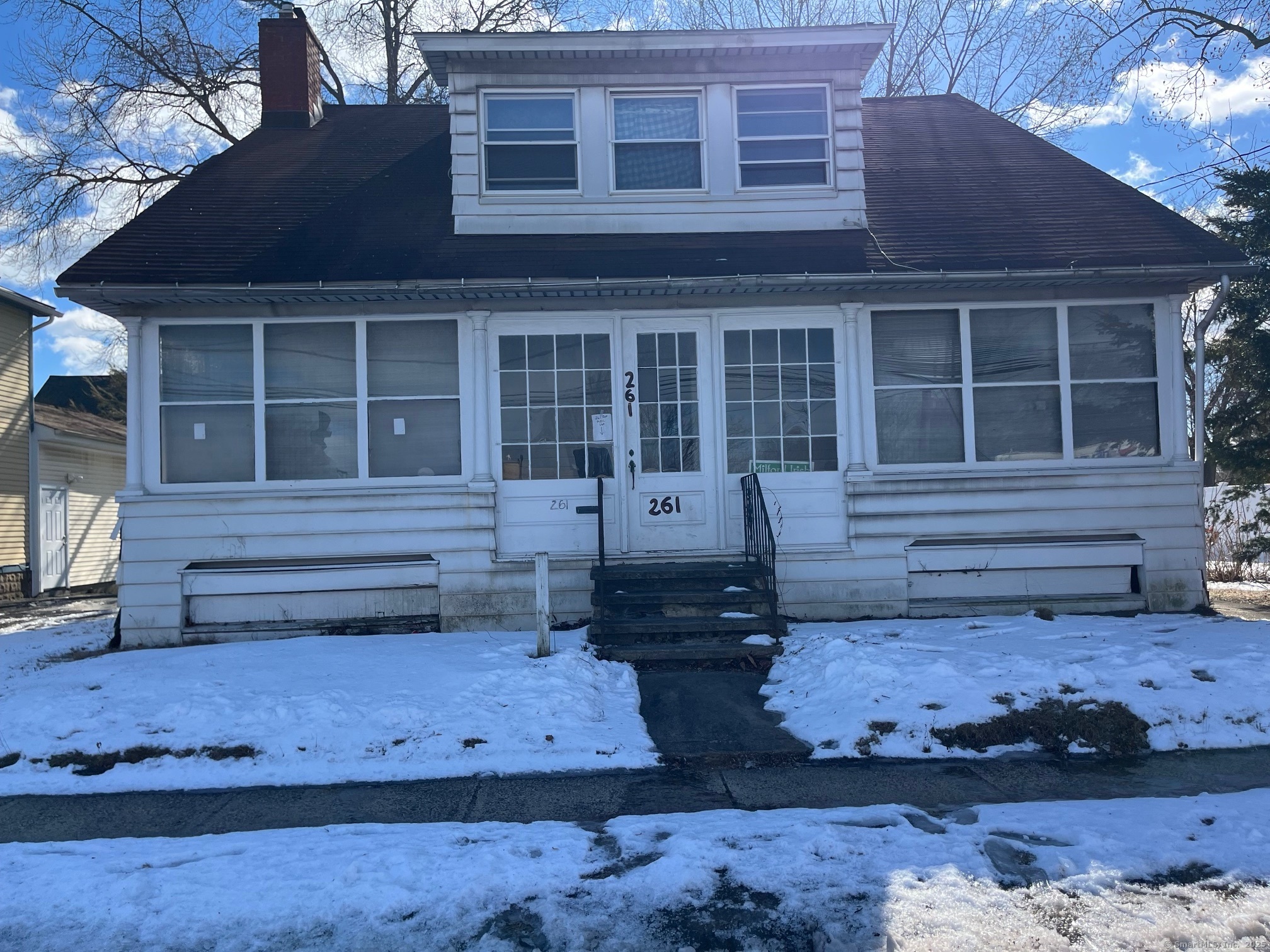 Bridgeport Avenue, Milford, Connecticut - 3 Bedrooms  
1 Bathrooms  
7 Rooms - 