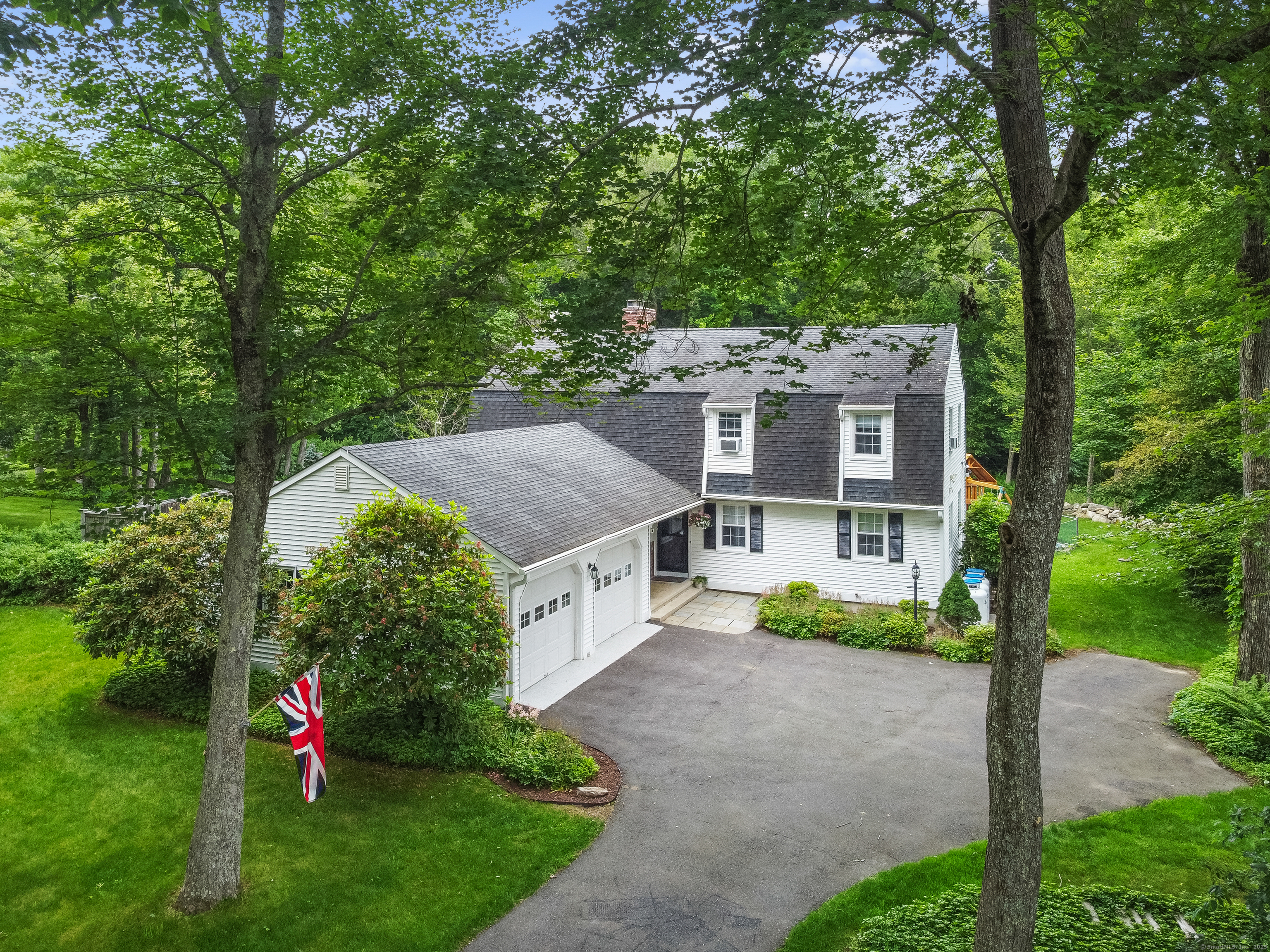 7 Colonial Drive