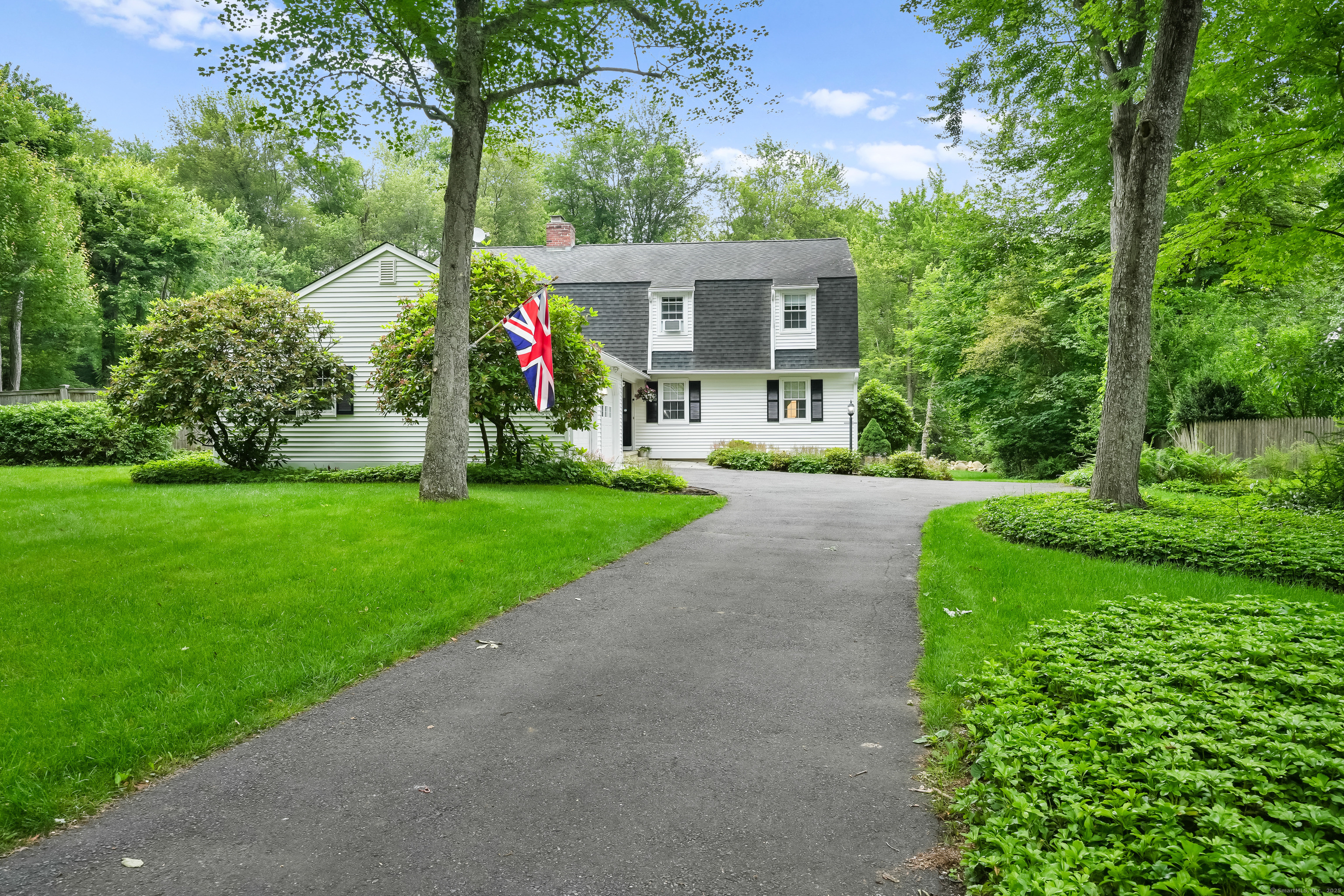 7 Colonial Drive