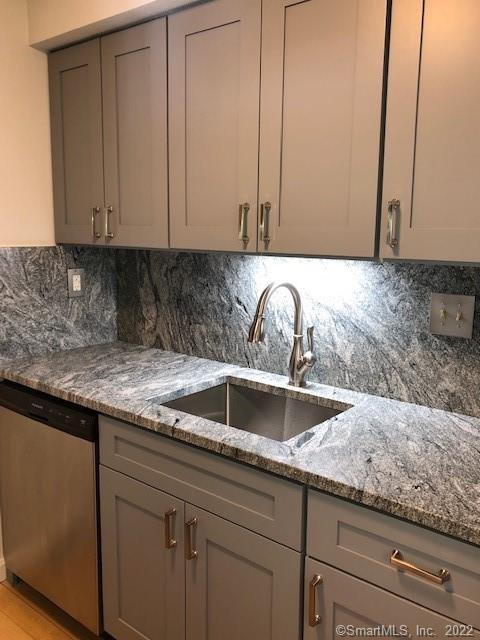 Rental Property at Spring Street 25, Wethersfield, Connecticut - Bedrooms: 2 
Bathrooms: 2 
Rooms: 5  - $2,400 MO.