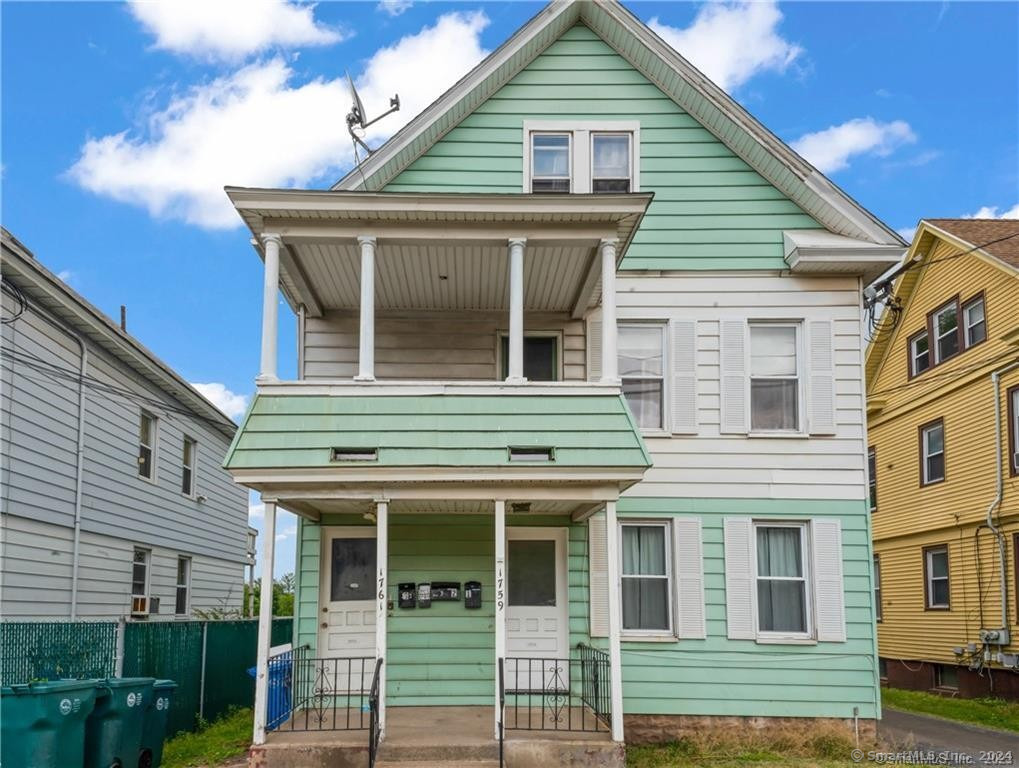 Rental Property at 1759 Dixwell Avenue 2, Hamden, Connecticut - Bedrooms: 2 
Bathrooms: 1 
Rooms: 5  - $1,600 MO.