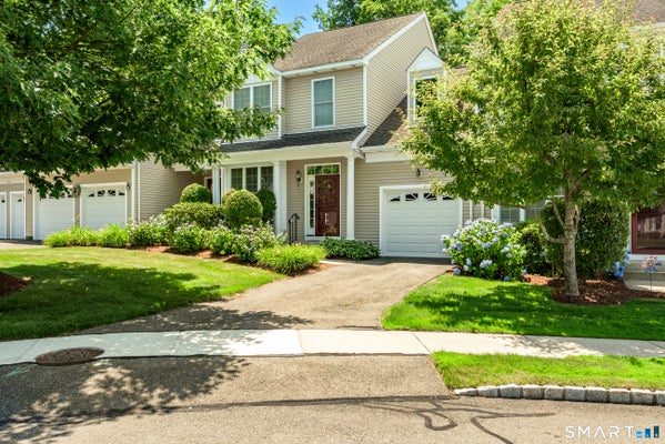 33 IRIS WAY # 33, BERLIN, CT 06037 - Image c29c90e87a5a39aa5fa5dae16a00a854/2272975634