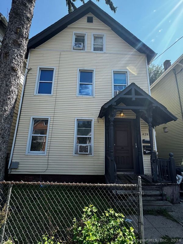 Property for Sale at 429 Poplar Street, New Haven, Connecticut - Bedrooms: 5 
Bathrooms: 3 
Rooms: 14  - $369,000