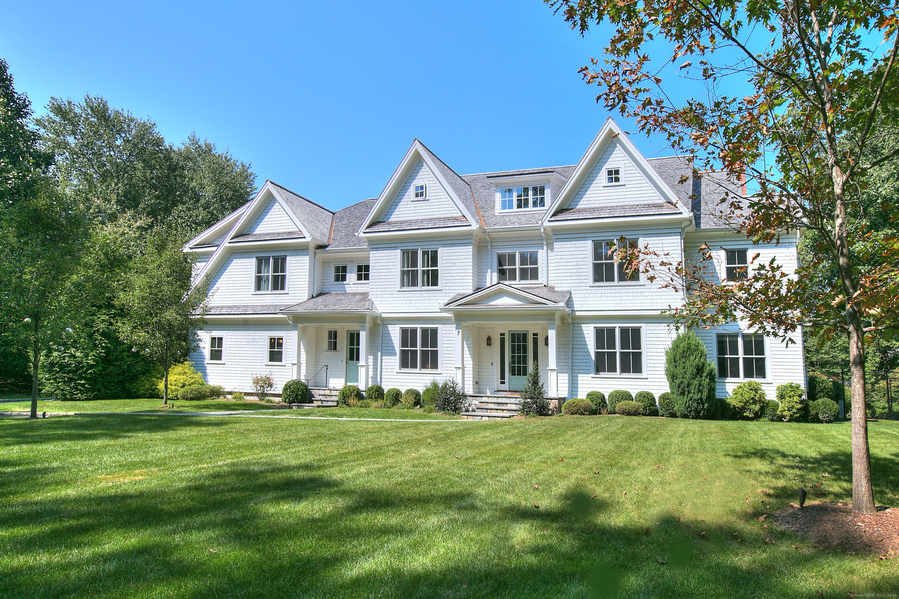 7 Rocky Acres Lane, Westport, Connecticut - 6 Bedrooms  
5.5 Bathrooms  
12 Rooms - 