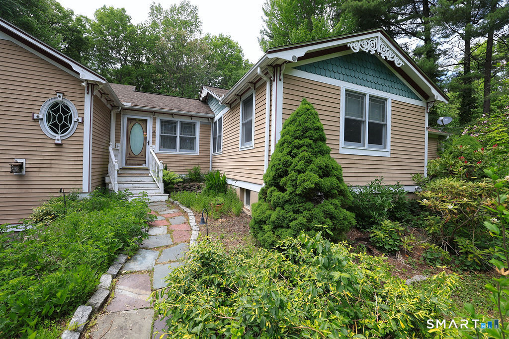 7 Glenbrook Drive