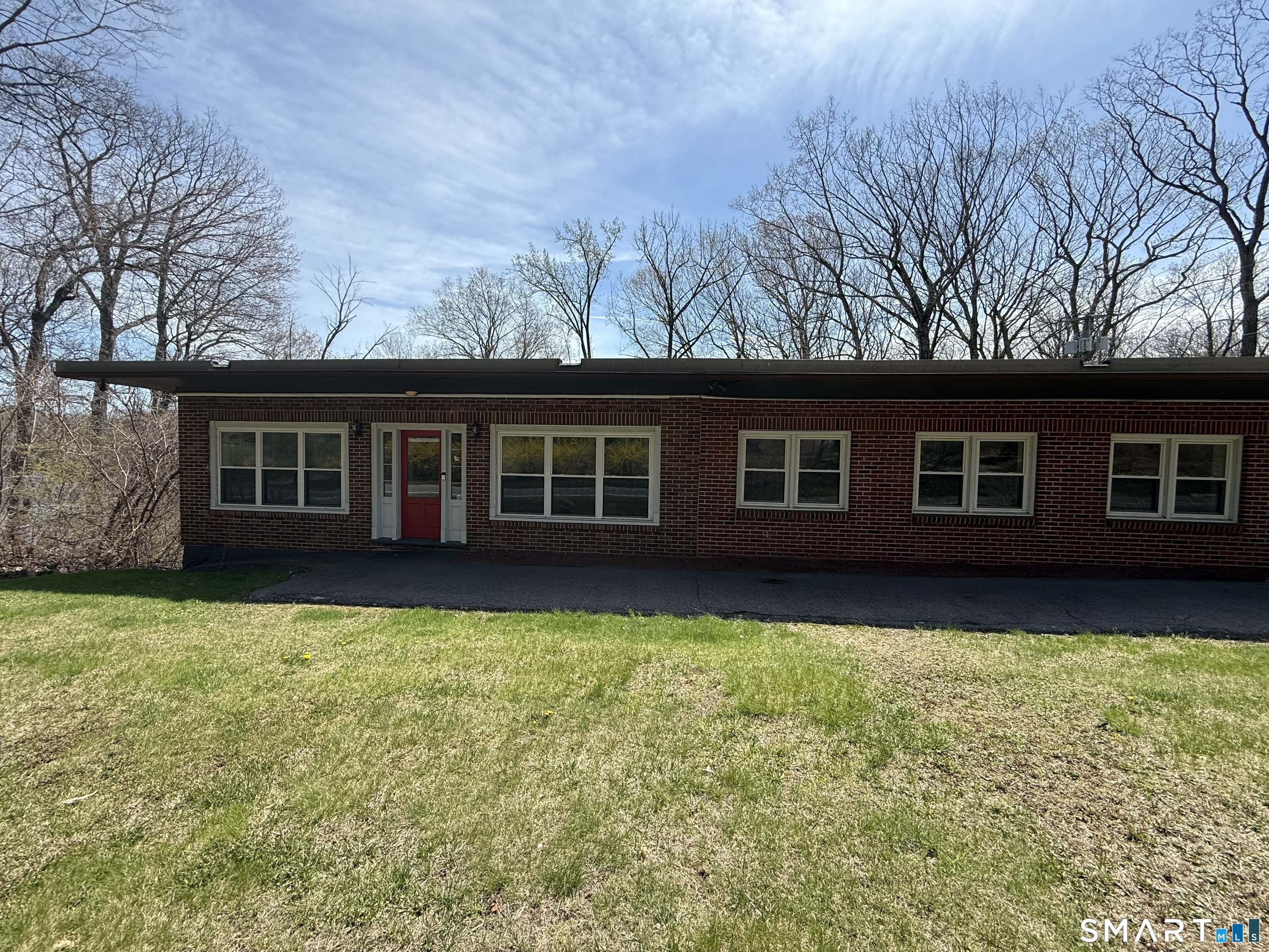 271 Litchfield Road