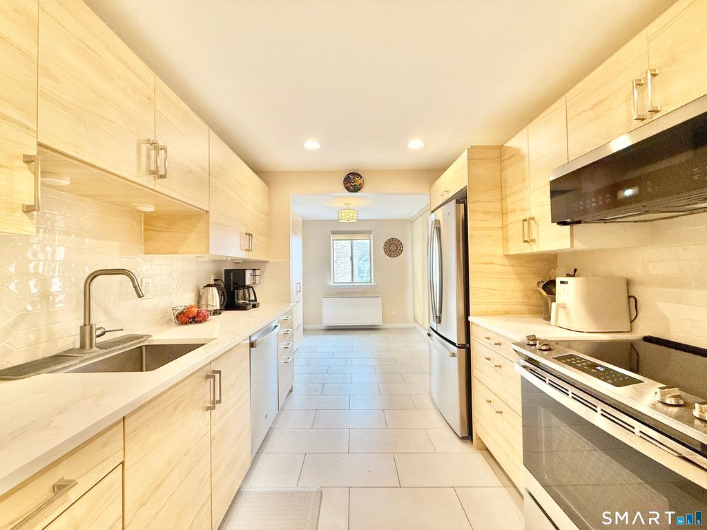 Photo of 143 Hoyt Street #1N, Stamford, CT 06905 (MLS # 24168686)