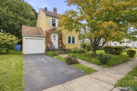 Photo of 12 W Helen Street, Hamden, CT 06514 (MLS # 24208921)