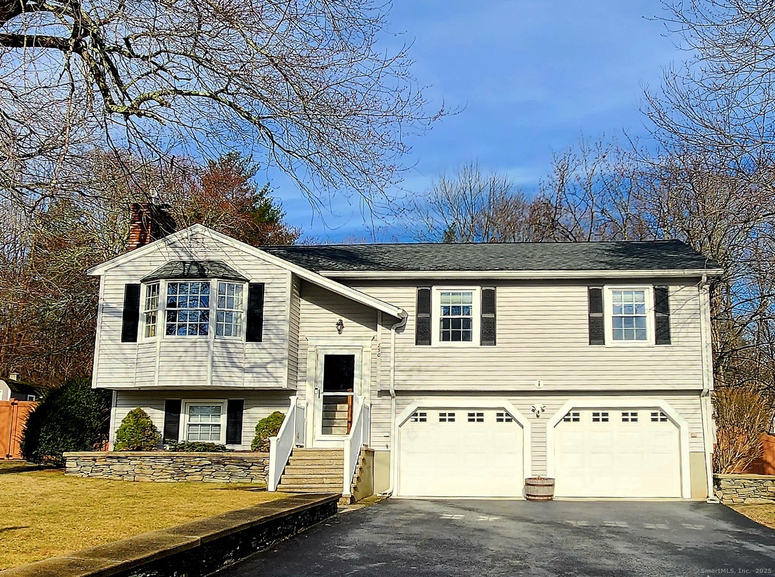 Thompson Road, Thompson, Connecticut - 3 Bedrooms  
1 Bathrooms  
6 Rooms - 