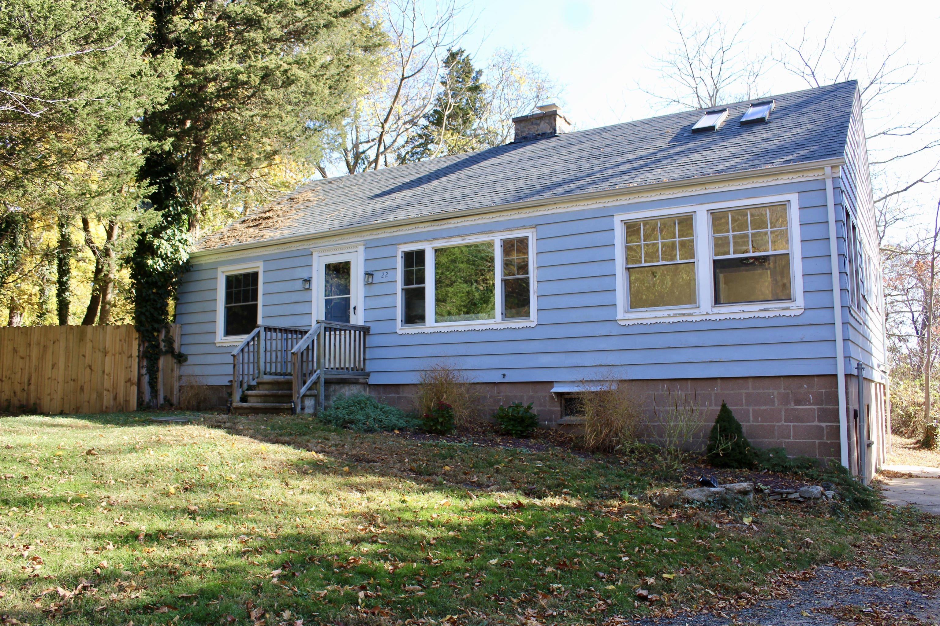 Property for Sale at 22 High Ridge Road, Guilford, Connecticut - Bedrooms: 2 
Bathrooms: 1 
Rooms: 6  - $2,425