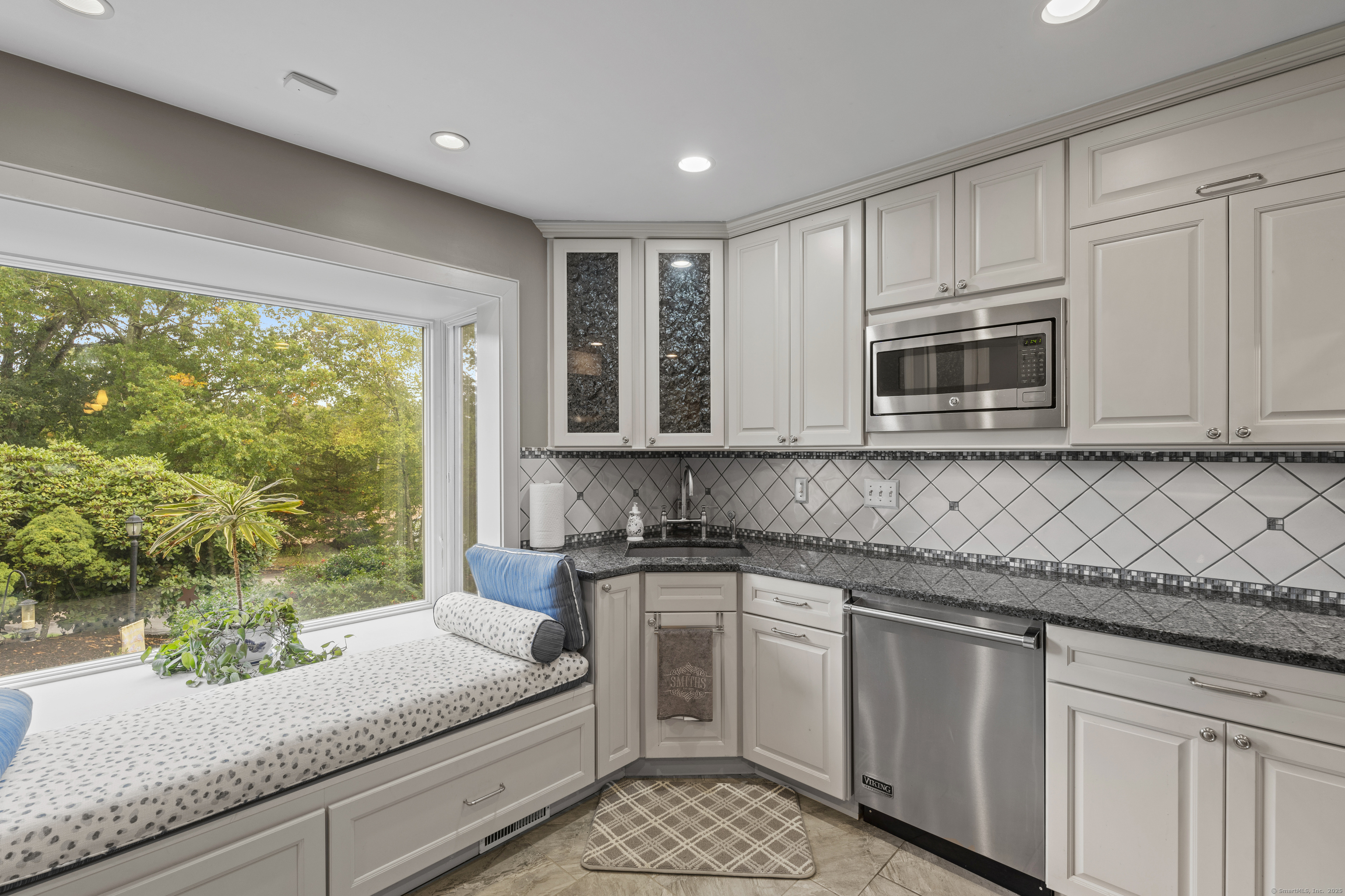 27 Hickory Hill Lane