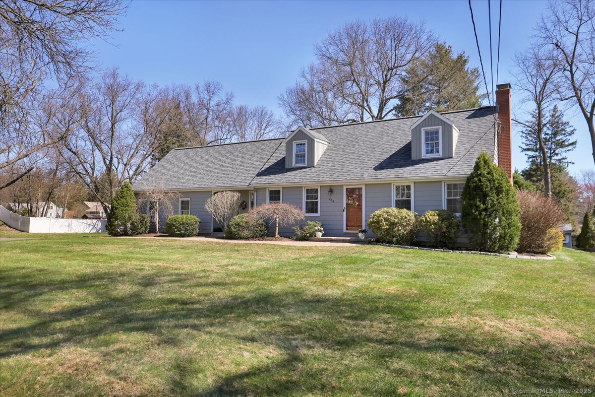 Property for Sale at Bloomfield Avenue, Bloomfield, Connecticut - Bedrooms: 3 
Bathrooms: 3 
Rooms: 7  - $474,900