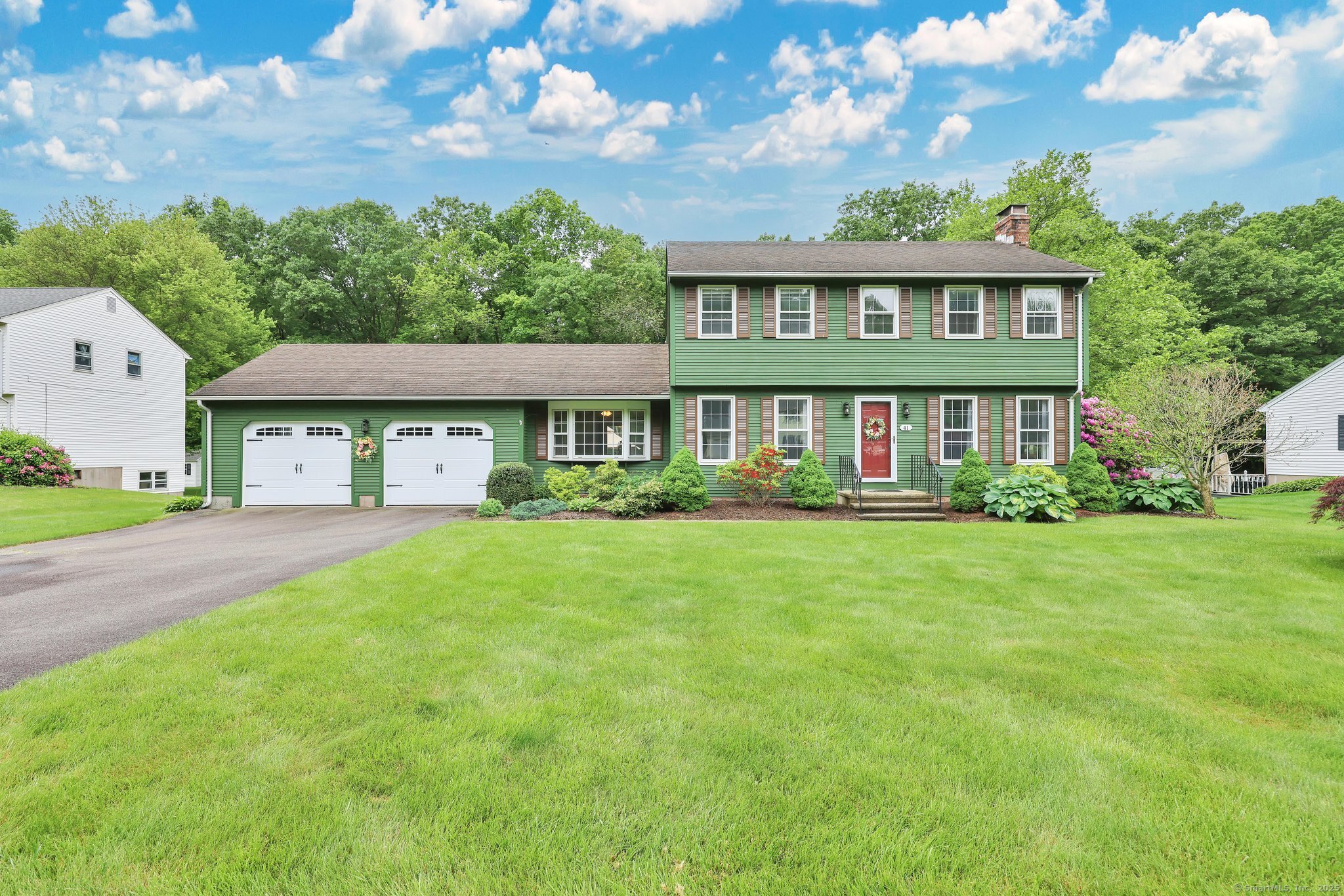 Juniper Lane, South Windsor, Connecticut - 3 Bedrooms  
3 Bathrooms  
7 Rooms - 