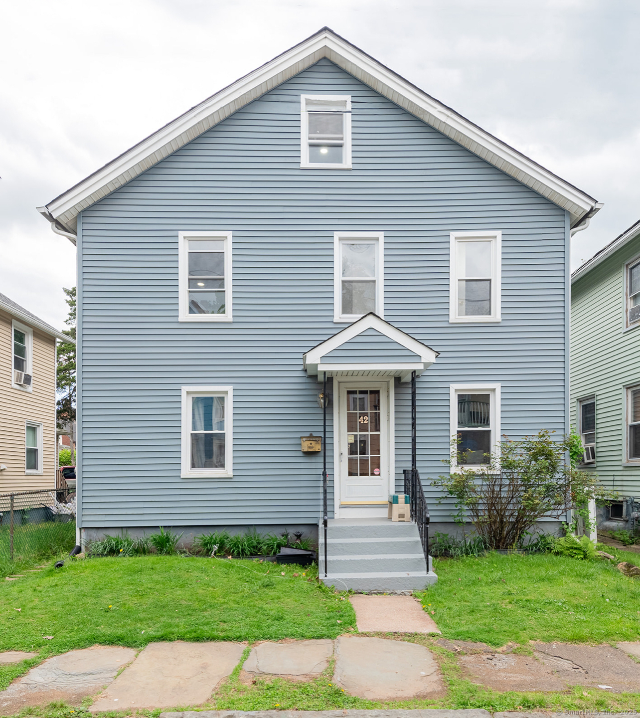 Property for Sale at Pine Street, Meriden, Connecticut - Bedrooms: 5 
Bathrooms: 2 
Rooms: 11  - $334,999