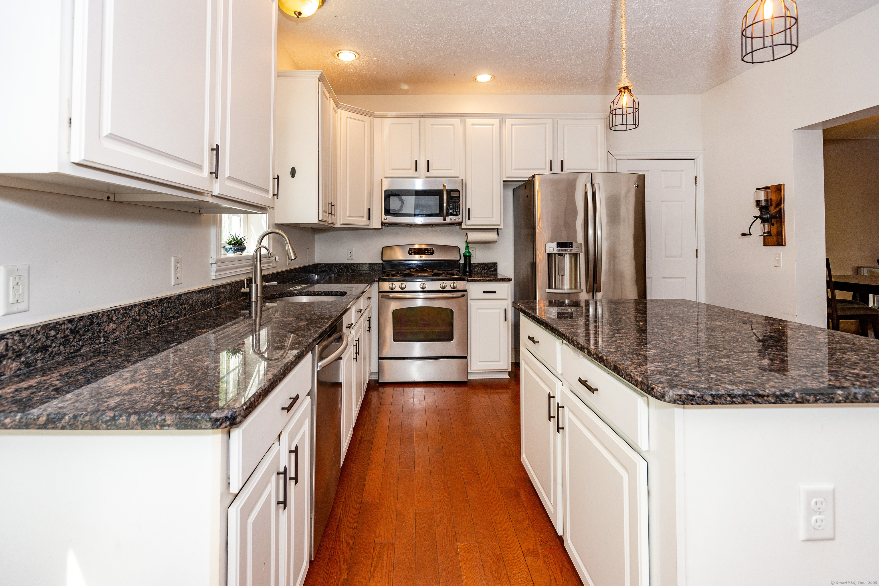 Montville, Connecticut 06382, United States, 3 Bedrooms Bedrooms, ,3 BathroomsBathrooms,Residential,Active,236486