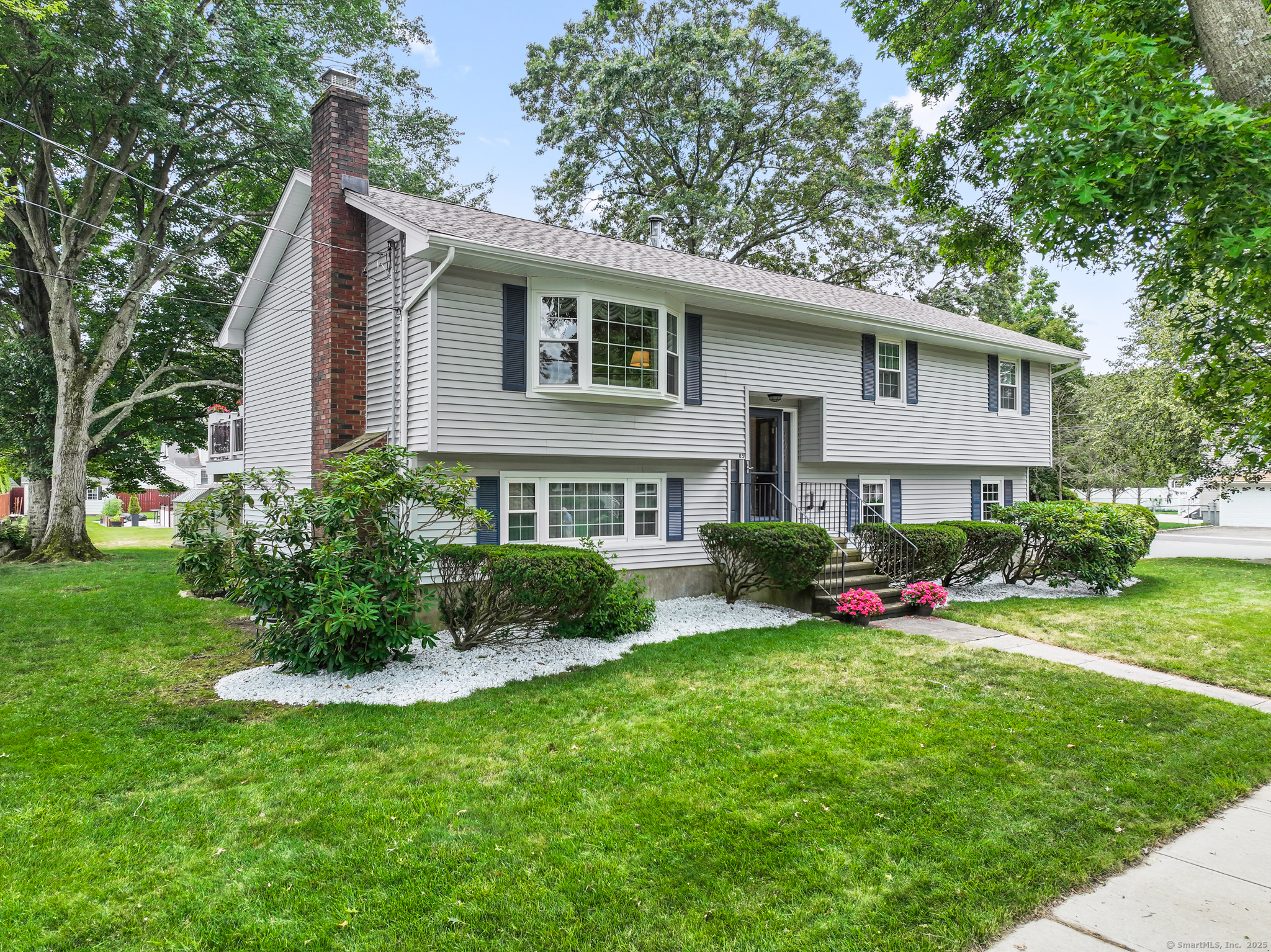 85 Lombard Road