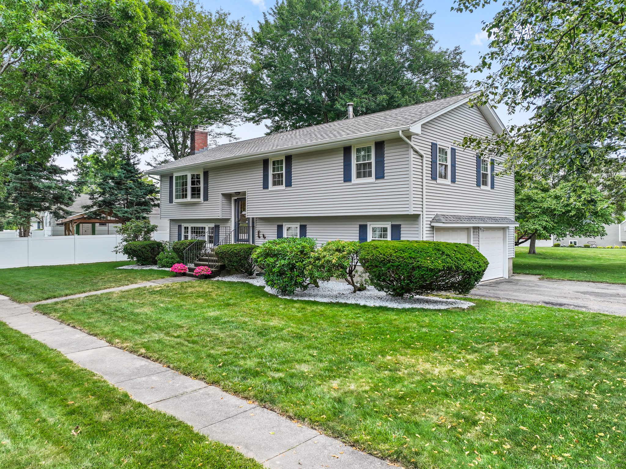 85 Lombard Road