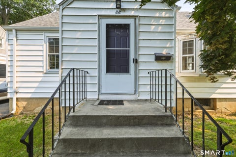Photo of 88 Englewood Avenue, West Hartford, CT 06110 (MLS # 24189906)